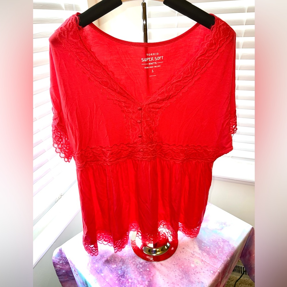 Torrid size 1 super soft top short sleeves with lace detail